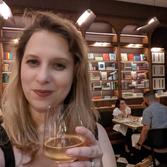 Meet your Posher, Elise - Picture 1 of 1